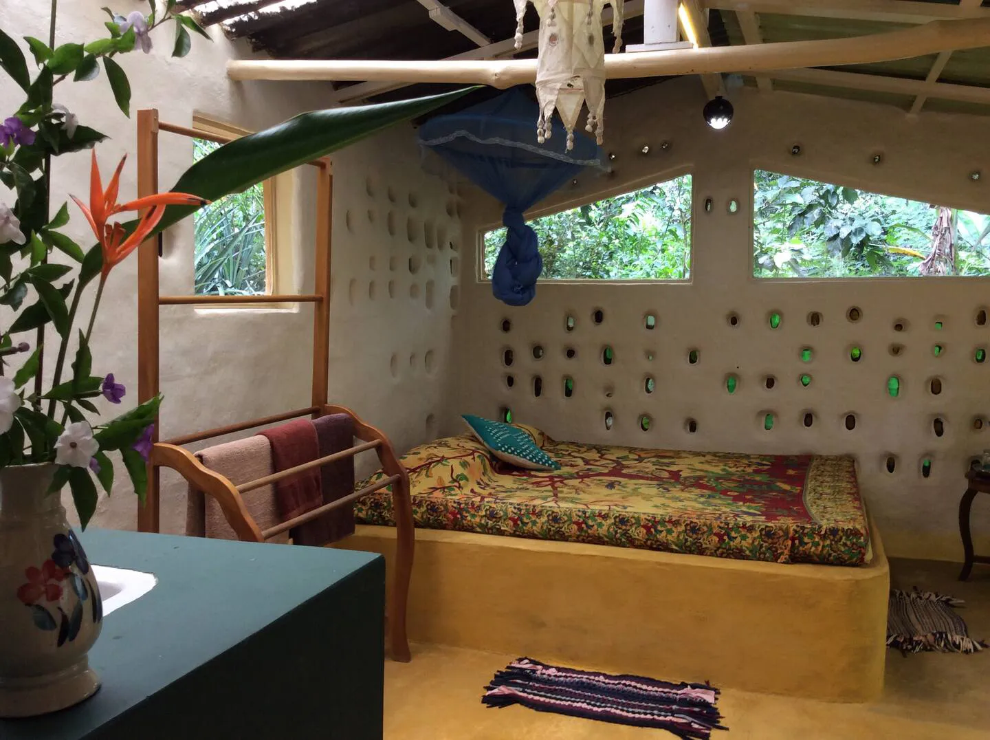 Mud Cabana - Handmade cabana by the river, surrounded by rainforest